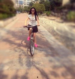 娱乐吃瓜酱骑车